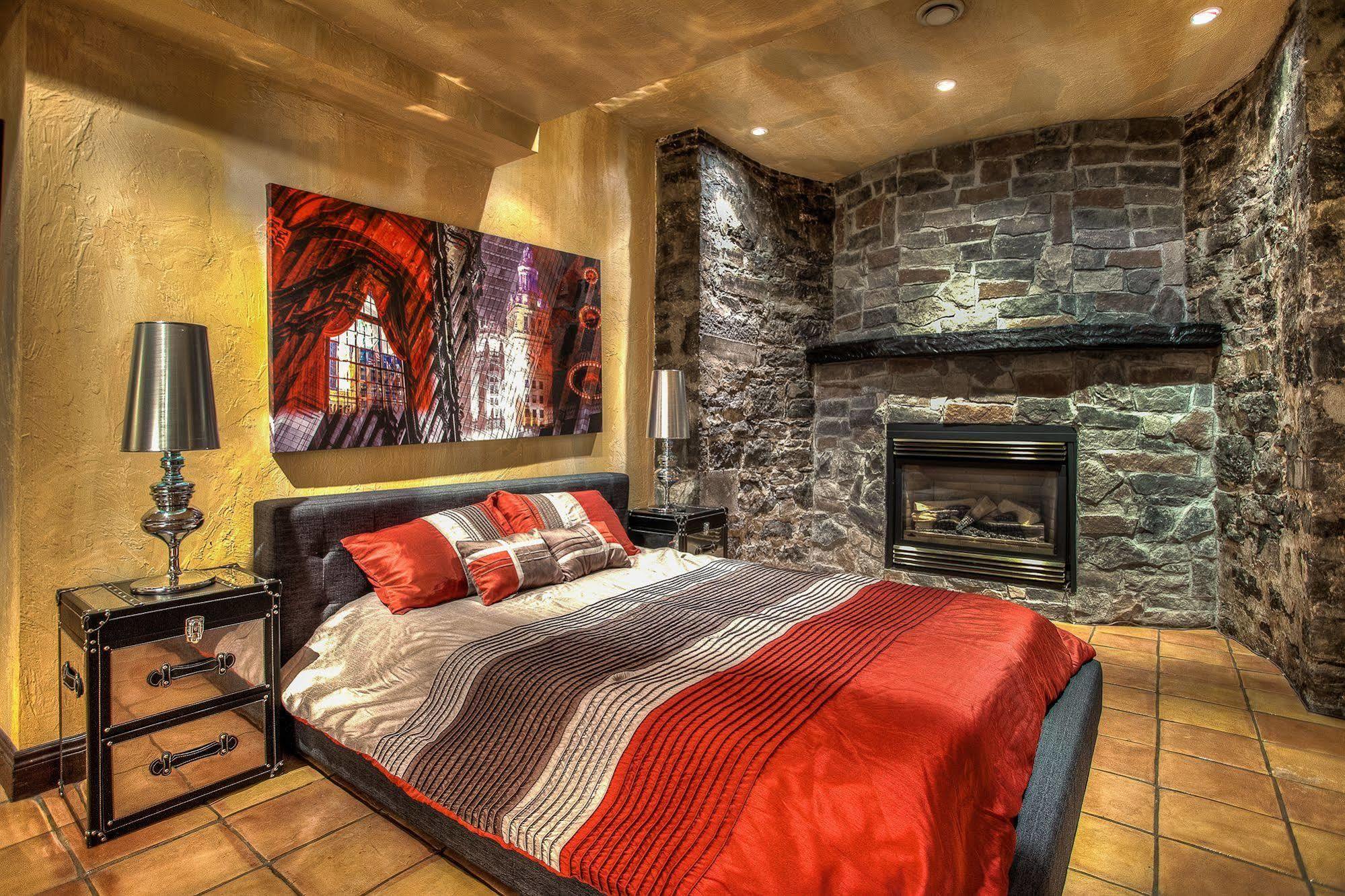 Chateau Vieux-montreal Apartment