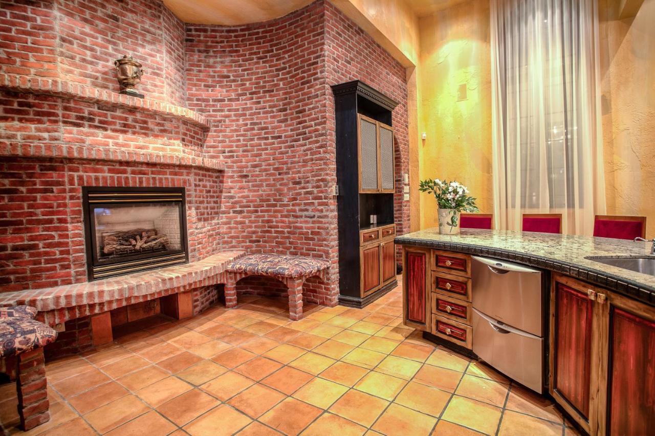 Chateau Vieux-montreal Apartment Montreal